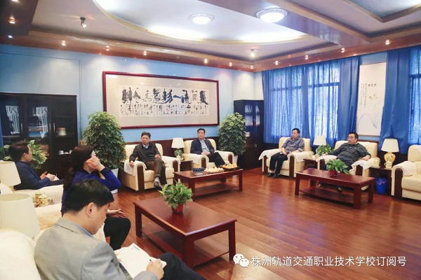 校園美麗，特色凸顯------株洲市教科院書記曾立明一行三人來我校調(diào)研指導(dǎo)