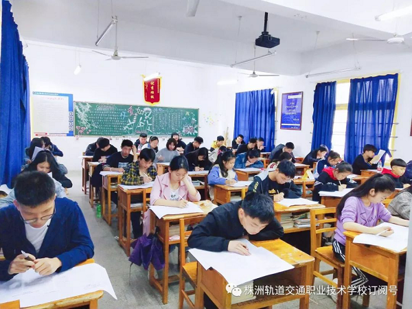 有一種成長(zhǎng)足跡，叫期中考試
