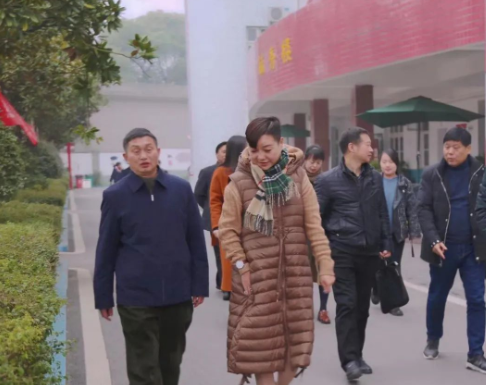 湖南省教育廳民辦教育處處長朱日紅一行來我校進行調(diào)研