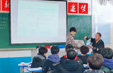 春意正濃，學習正當時-我校舉行開學第一課聽評課活動
