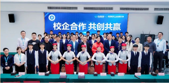 校企相融，專業(yè)共建，助力地方經(jīng)濟發(fā)展-熱烈慶祝株洲軌道交通職業(yè)技術(shù)學校與株洲技成教育科技有限公司順利簽約